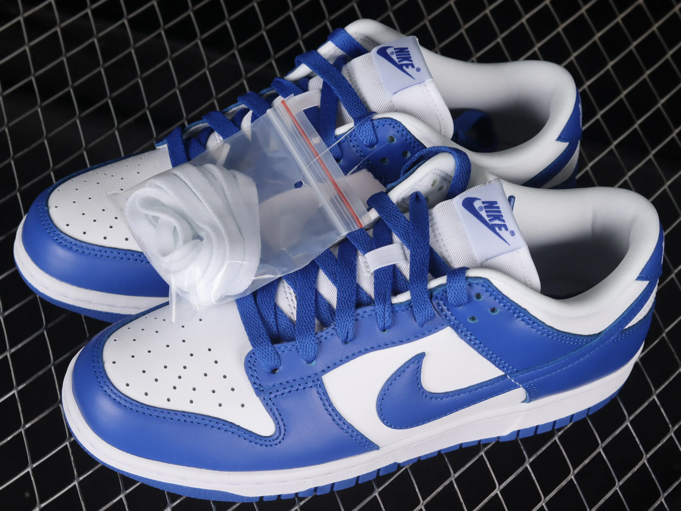 All Categories Nk SB Dunk Series Nk SB Dunk Low Low-top Sneakers M Version Pure Original Nk SB Dunk Low Pro "Kentucky" White and Blue University of Kentucky SB Smashing Backboard Fashion Casual Sneakers CU1726-100